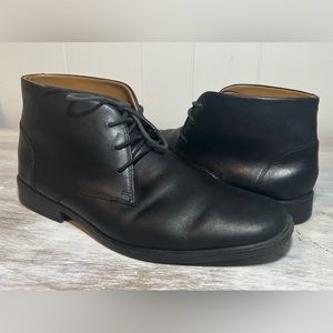 Clarks black leather chukka boot